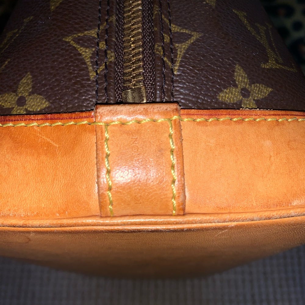 Louis Vuitton Alma Handbag - Picture 4 of 12